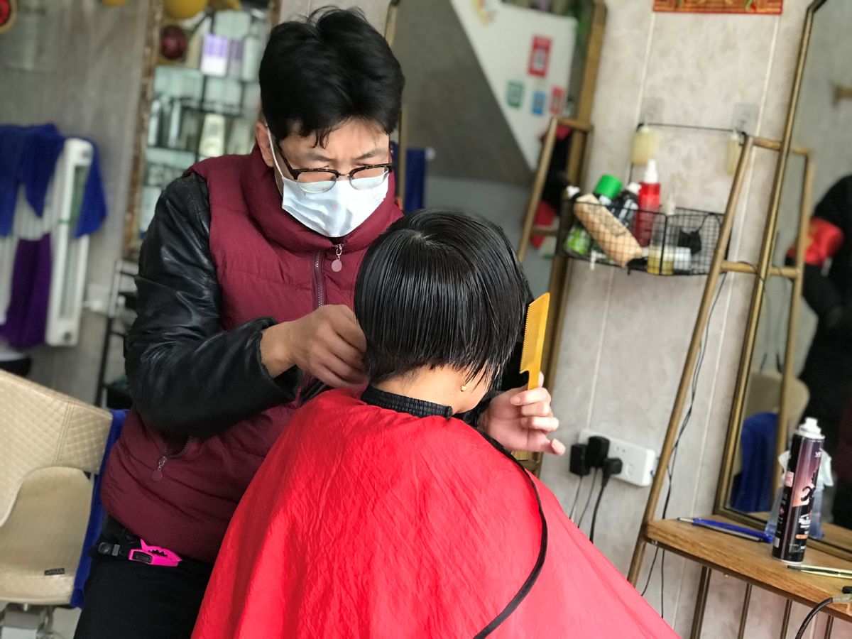 中心城区生活类服务业逐步复工复业 理发服务有序恢复